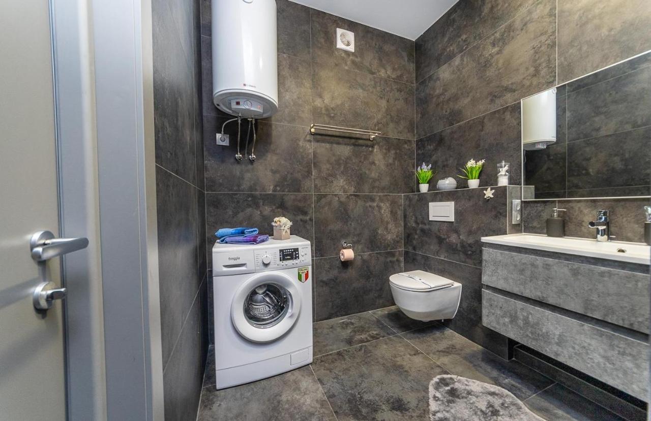 Luxury Apartments Smartplaza Obolon Metro Minskai Kiev Exterior foto